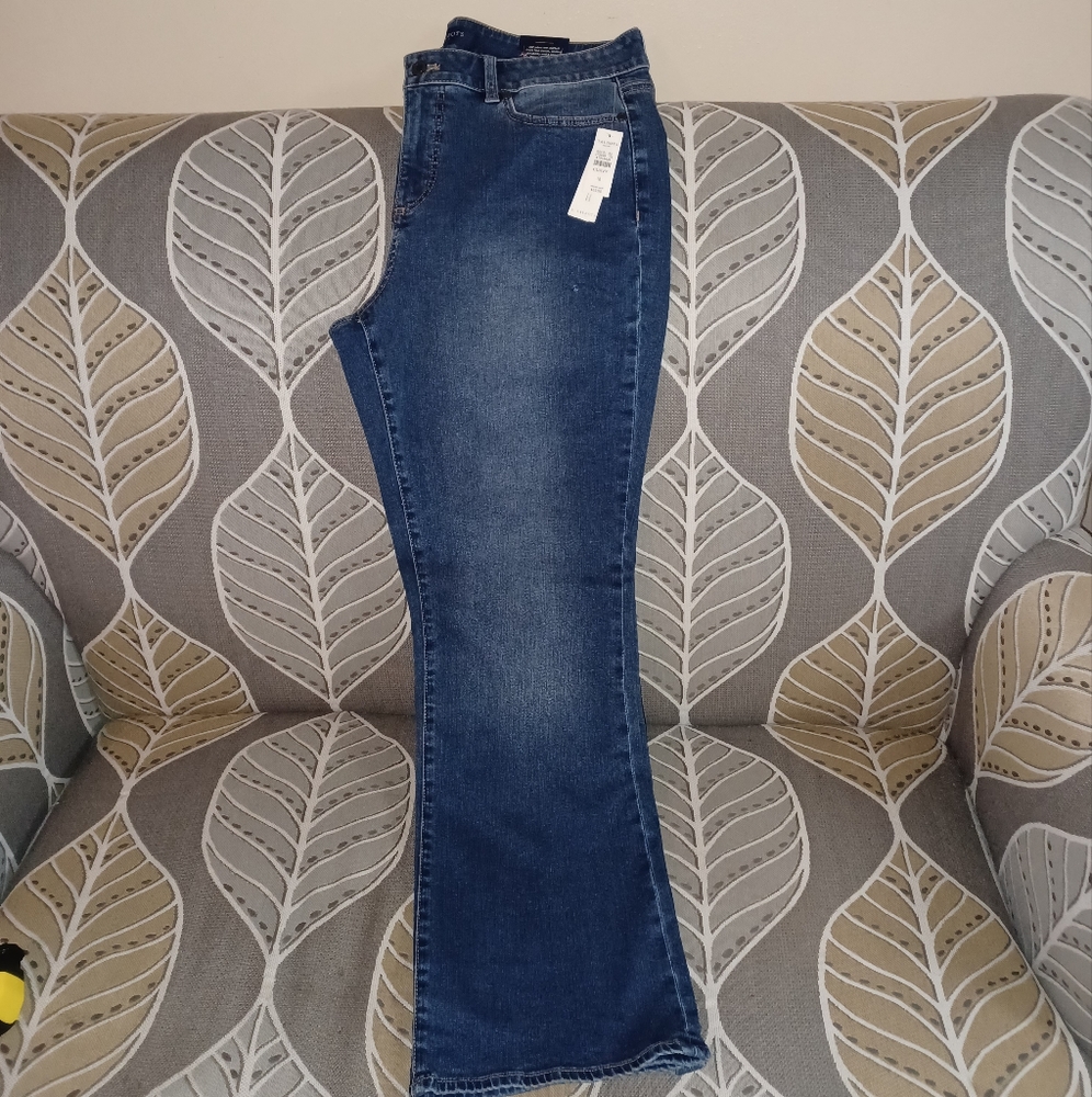 ❤️🔥NEW Talbots Women's 12 Curvy Bootcut Denim Blue Jeans NWTS with Tiny flaw - Picture 9 of 13